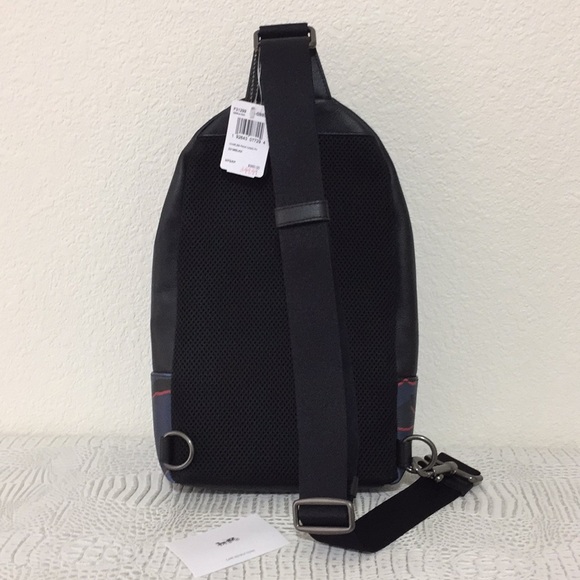 New Coach Men’s Charles pack shoulder bag - Picture 2 of 6